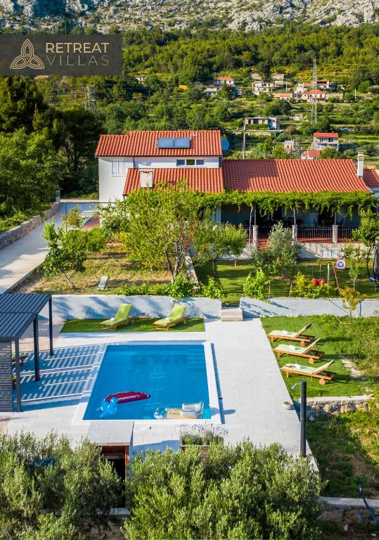 Villa Eleona with private pool and garden - B&B Tugare