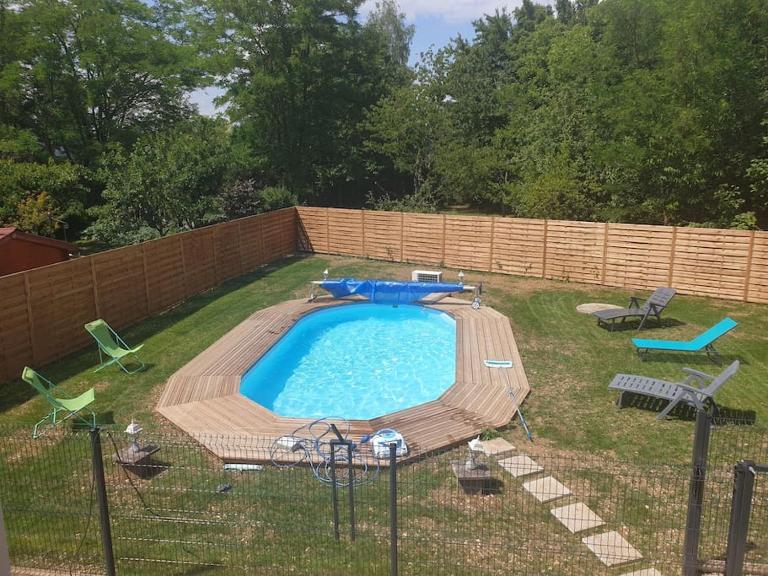 Maison familiale avec piscine - B&B Gurgy