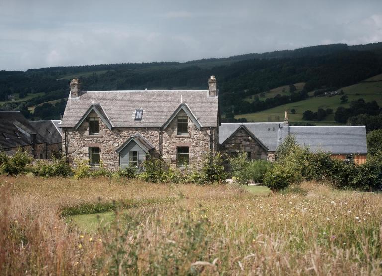 Ballintaggart Farmhouse - Bed and Breakfast Logierait