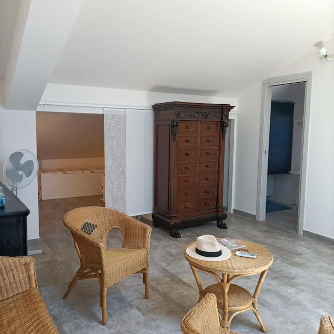 The Bays - La Mansarda ad un passo dal mare - B&B Acireale