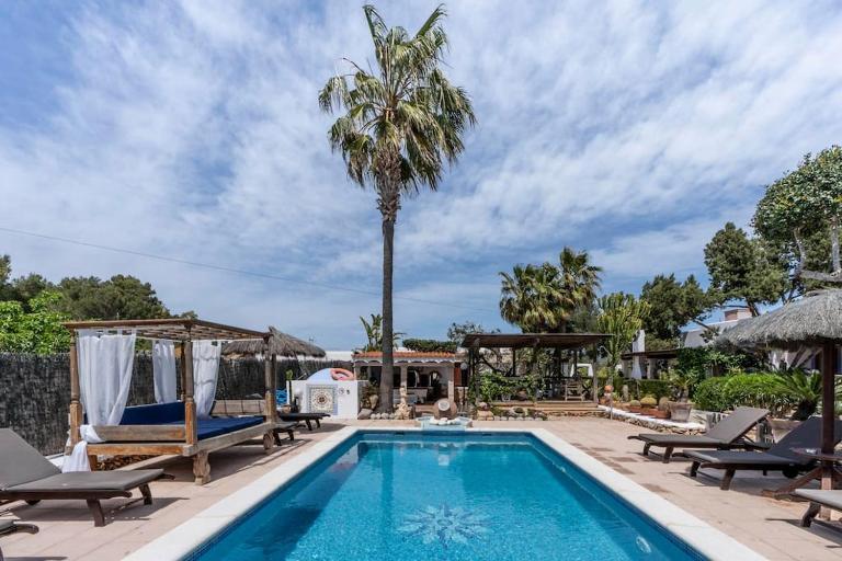 Casa con piscina, jardín y juegos exteriores - B&B Montecristo