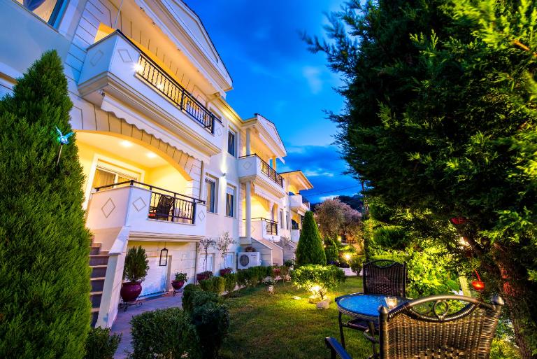 Mandani Villa Luxury Apartments - Chambres d'hôtes Limniónas