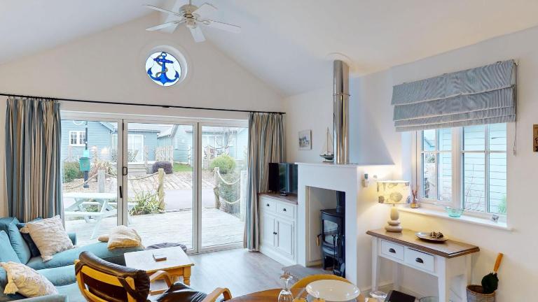 The Blue Anchor, The Bay, 2 bedrooms with ensuites, parking for 2 cars, 2 dogs welcome - B&B Filey