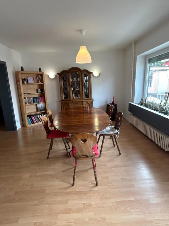 "Spacious Family Apartment & Parking near Strasbourg Center with easy bus Access" - Chambres d'hôtes Bischheim