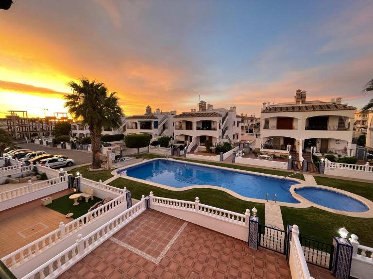 Casa de sueños with private roof terrace and jacuzzi - B&B Orihuela