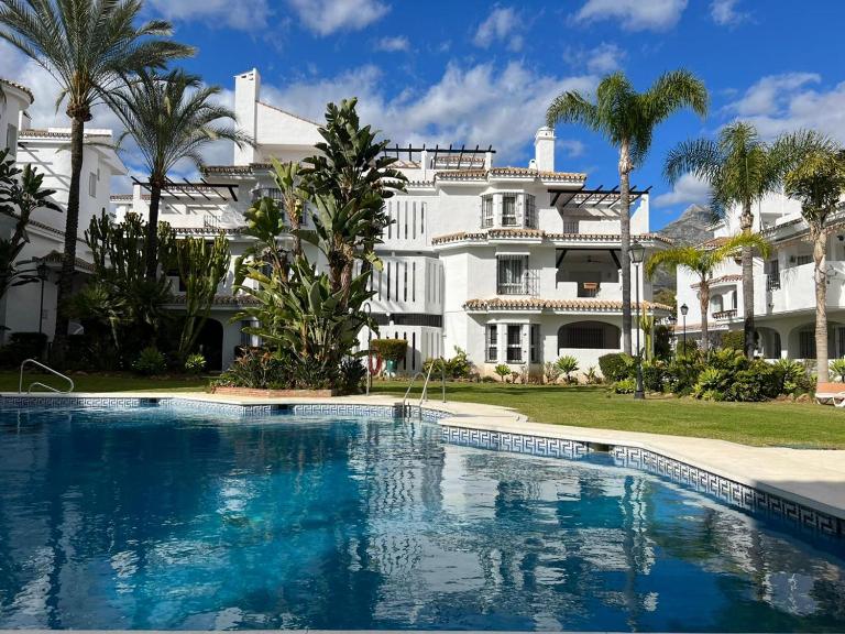 Beautiful 2 bedroom Apartment in Puerto Banus ! - Bed and Breakfast Marbella