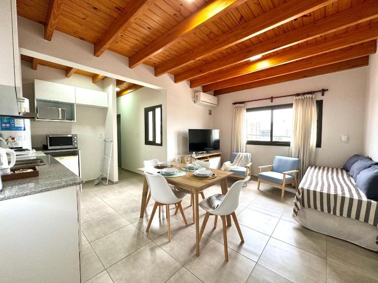 Departamento en complejo semiprivado con cochera - B&B Camalón