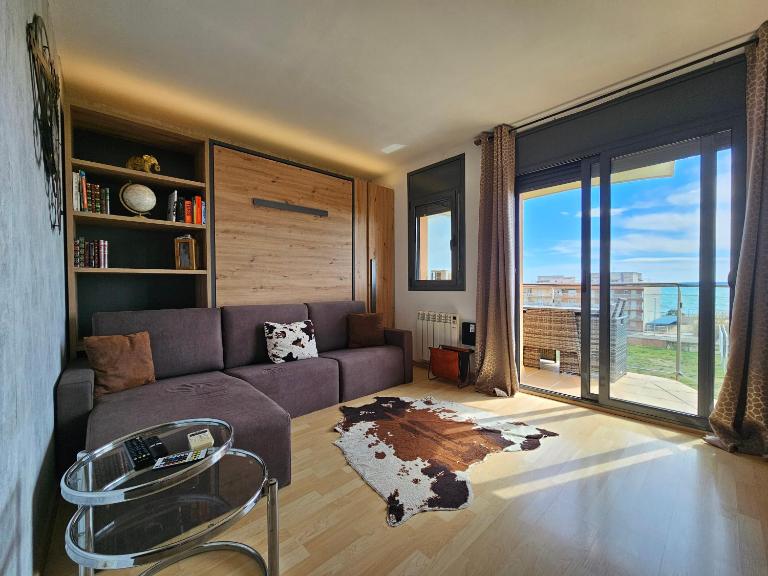 Apartment Beach Front Canet - Bed and Breakfast Canet de Mar