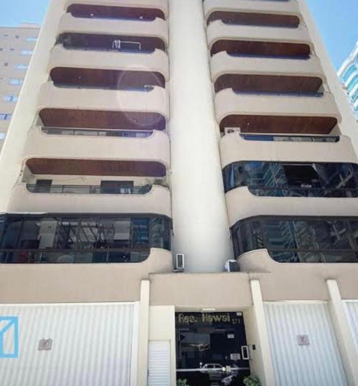 Apartamento na melhor localização da meia praia em itapema com garagem para camioneta suv - B&B Itapema