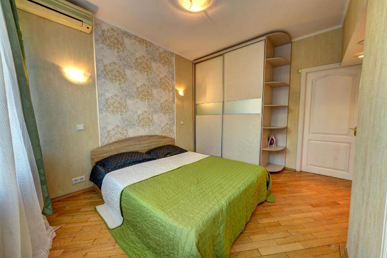 Апартаменти 3-кімнатні в центрі, поруч ст. м. Університет - B&B Kyiv