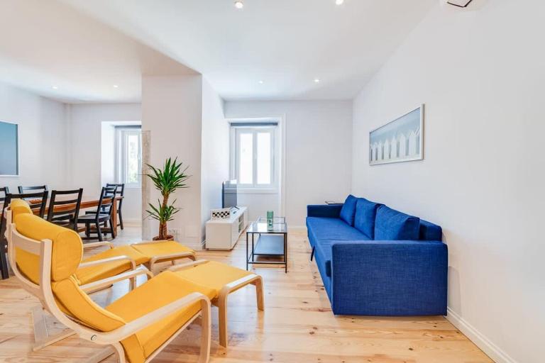 Cozy Coastal Getaway 3BR Apartment in Estoril - B&B Estoril