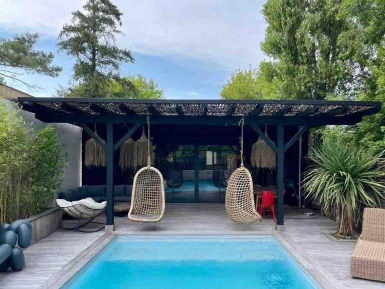 Villa Le Patio Bleu au calme, piscine chauffée, centre ville - B&B Arès