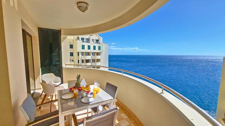 Glorious Apartment by LovelyStay - B&B Funchal