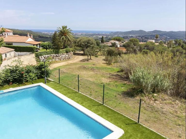 Panoramic views and pool in Villa del Alba - B&B Calonge