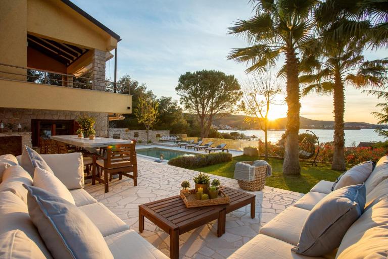 Villa Barotul with pool - B&B Mrljane