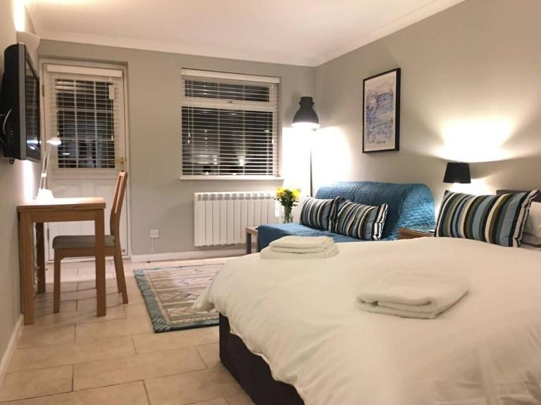 Addenbrookes Flat 2 mins walk free Private Parking - Ferienwohnung Cambridge