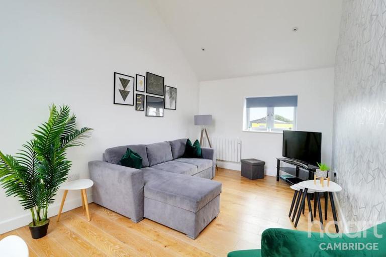 Lovely 1 Bedroom Flat with Free Off Road Parking - B&B Chesterton