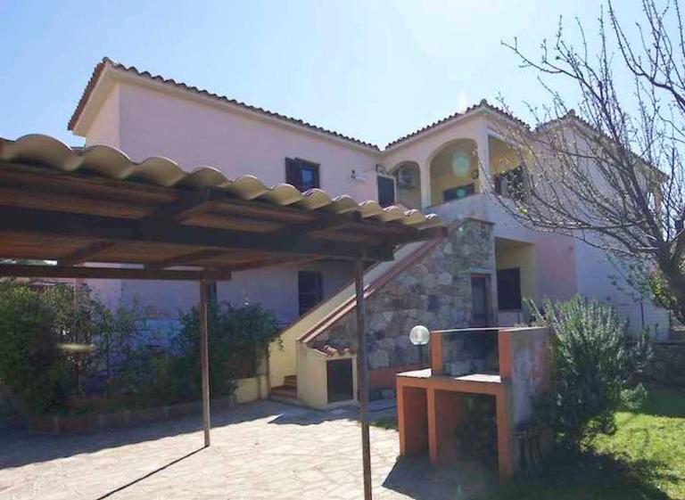 Iss Travel- Casa Pustinu, 2 bedroom-apartment with air conditioning and private garden - B&B San Teodoro