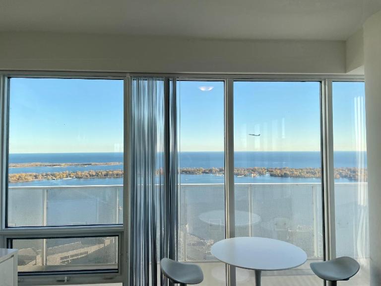 Presidential Suite Heart of Downtown with Stunning View - Bed and Breakfast Toronto