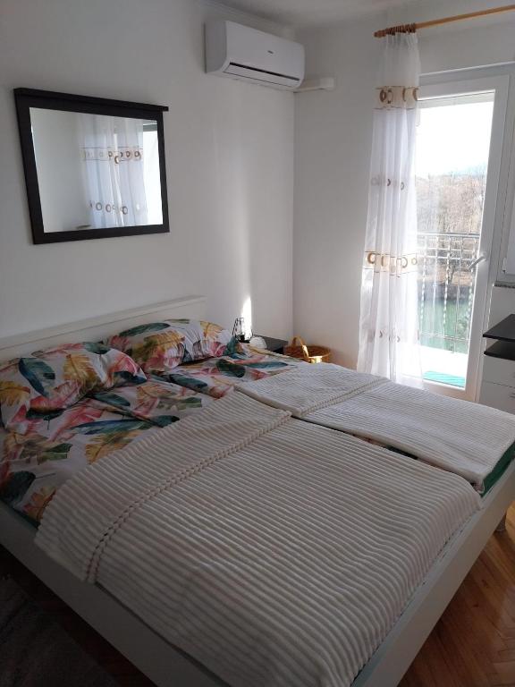 River View Apartment Gospic - B&B Gospić