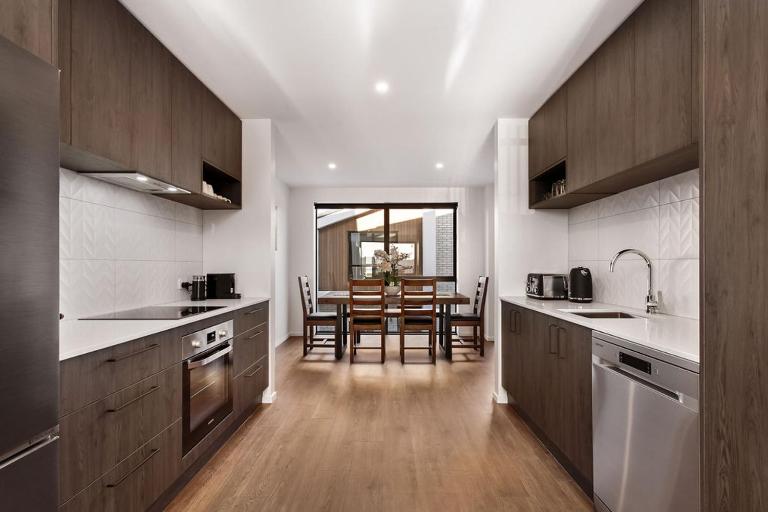 Stylish Brand New Sunny 3Bdrm 3Bth garage sleeps 6 - Chambres d'hôtes Christchurch