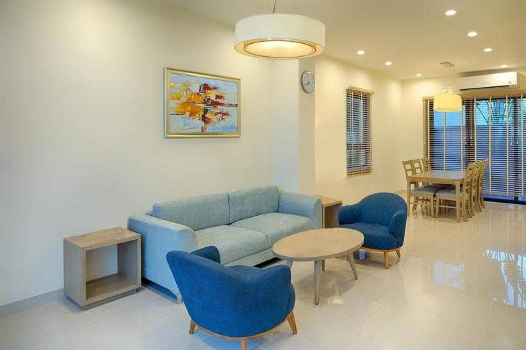 Biệt thự nguyên căn, 5 phòng ngủ, bể bơi chung, cách bãi biển 100m - Bed and Breakfast Hạ Long