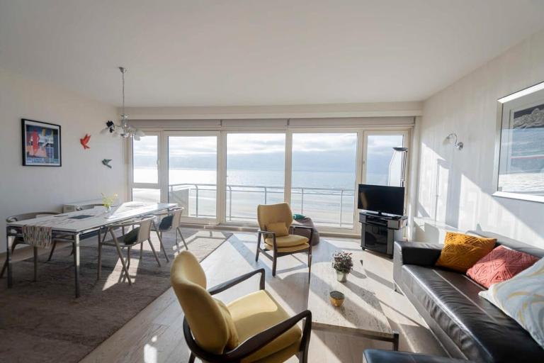 Seaview Apartment on the Beach - Free Parking - Ferienwohnung Ostende