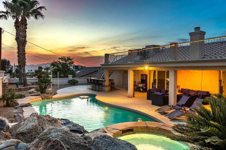 HavaMemorable Stay Pool Spa Firepit VIEWS! - B&B Lake Havasu City