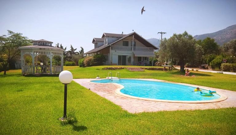 Farmhouse with pool minutes from beach - Ferienwohnung Amárynthos
