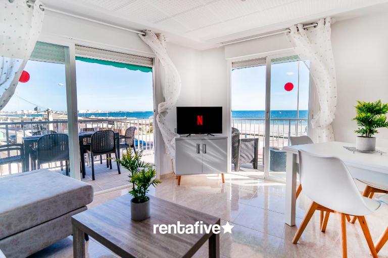 rentafive - Primera Línea - Terraza - Reformado - B&B Santa Pola