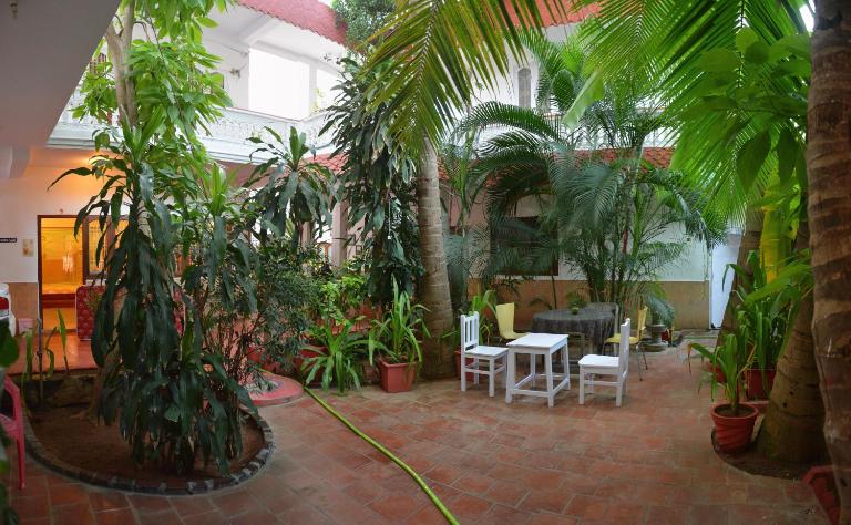 Daphne Hotel - B&B Mahabalipuram