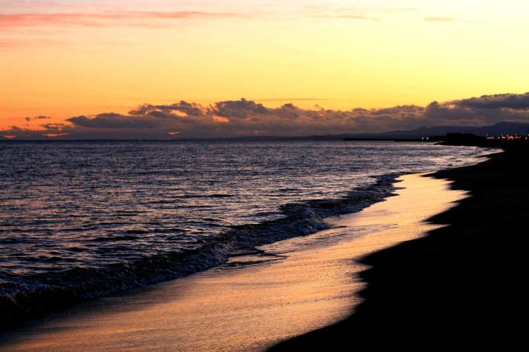 T2 - Les pieds dans le sables en toutes saisons 5 couchages - climatisation - parking privée - piscine - situation optimum et rare - Amoureva - Plage Richelieu- Cap d'Agde - B&B Le Cap d'Agde