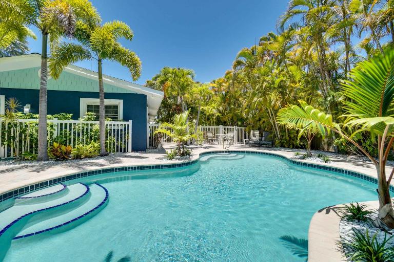 A Blue Lagoon on Anna Maria with Heated Pool - B&B Anna María
