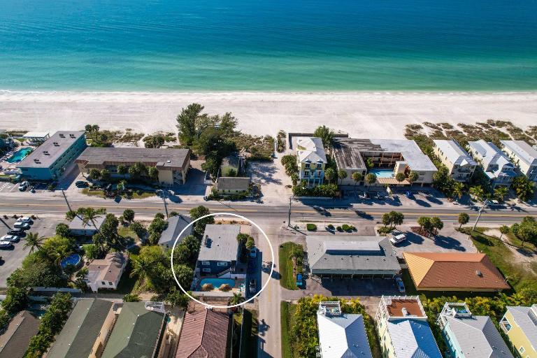 Seagrass Flats 2 offers prime location that - Bed and Breakfast Bradenton Beach