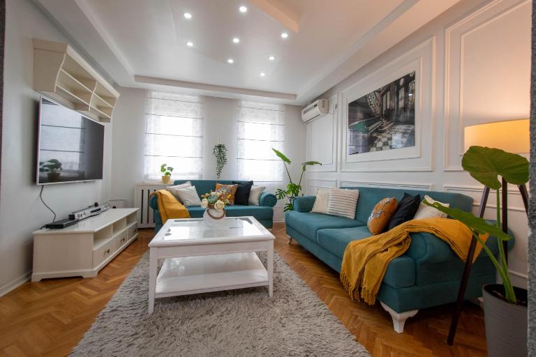 Spacious duplex for up to 6ppl with free parking NEW - B&B Novi Sad
