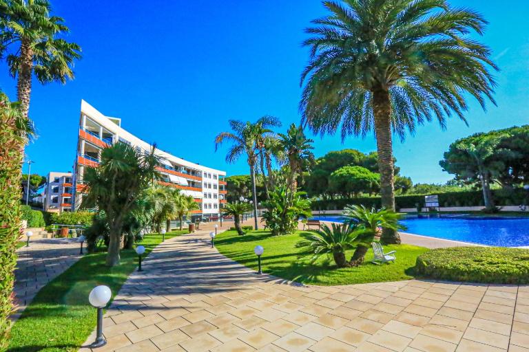 LITORAL COSTA DORADA - SOL CAMBRILS PARK Only families - Bed and Breakfast Cambrils