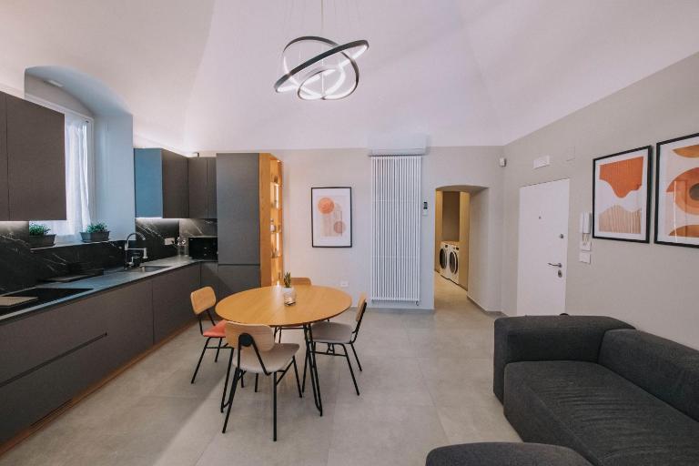 Sea Glow Luxury Apartment 2BR 2BA con vista mare a Bisceglie - Chambres d'hôtes Bisceglie