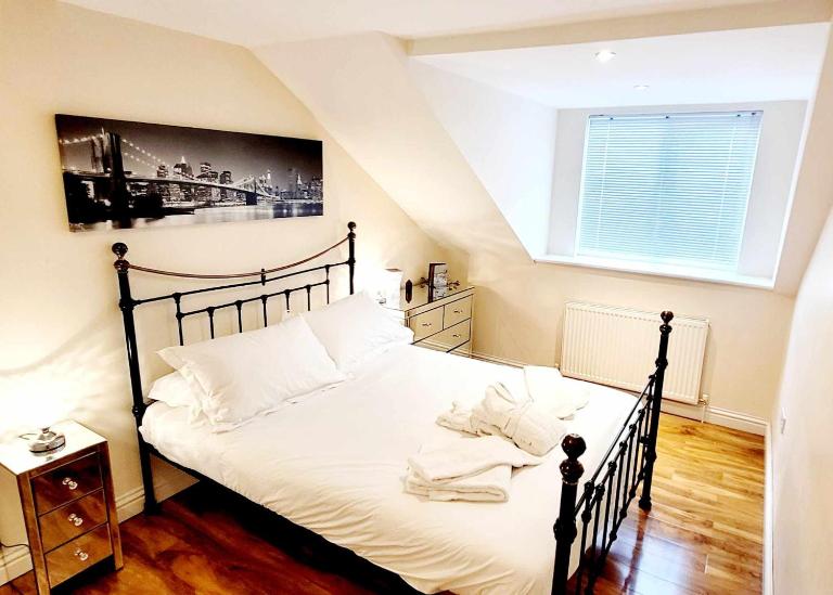 Apartment 4 - striking, 2 bedroom luxury apartment - close to town, mainline rail & theatre - B&B Darlington