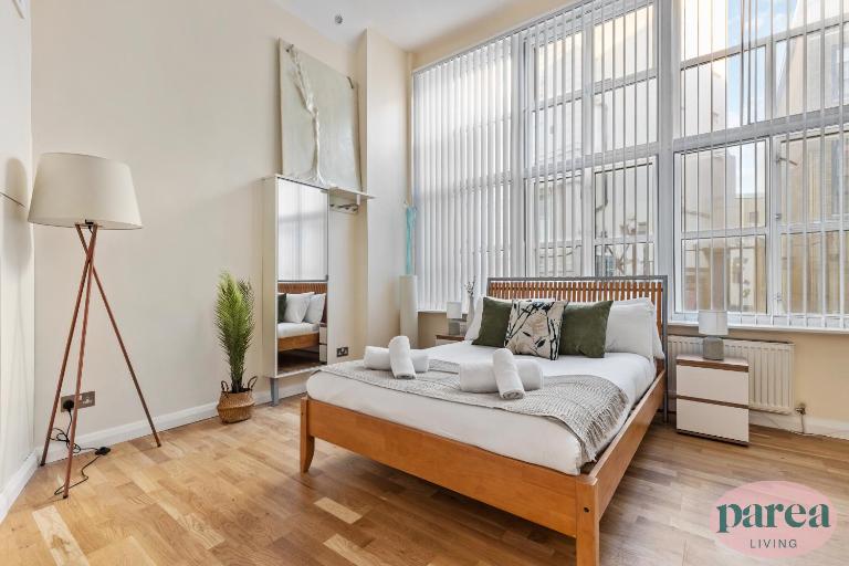 Parea Living - Canary Wharf, Secluded Luxury Flat w Free Parking & Remote Working - B&B London