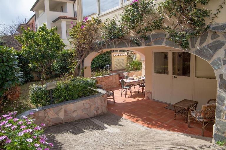 Home Garden - B&B Cala Gonone
