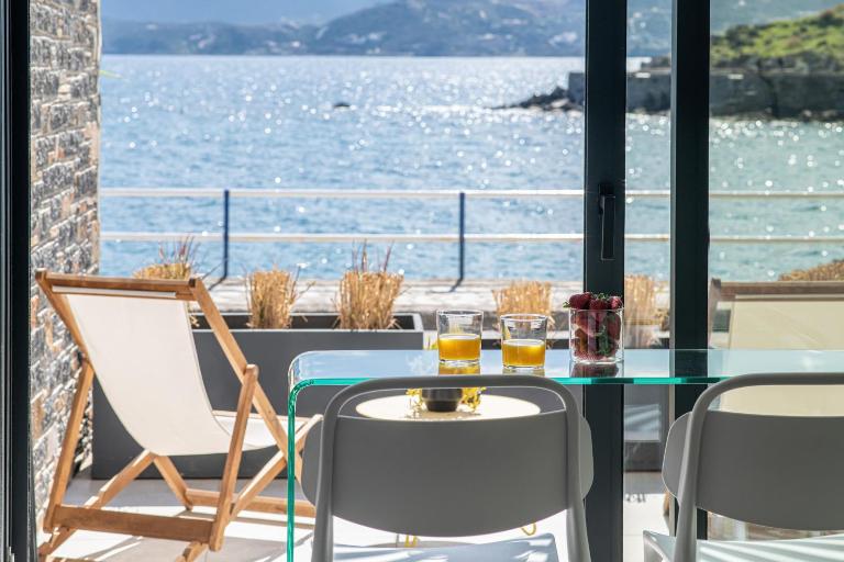 Beachfront Salty Sea Luxury Suite 2 - B&B Agios Nikolaos