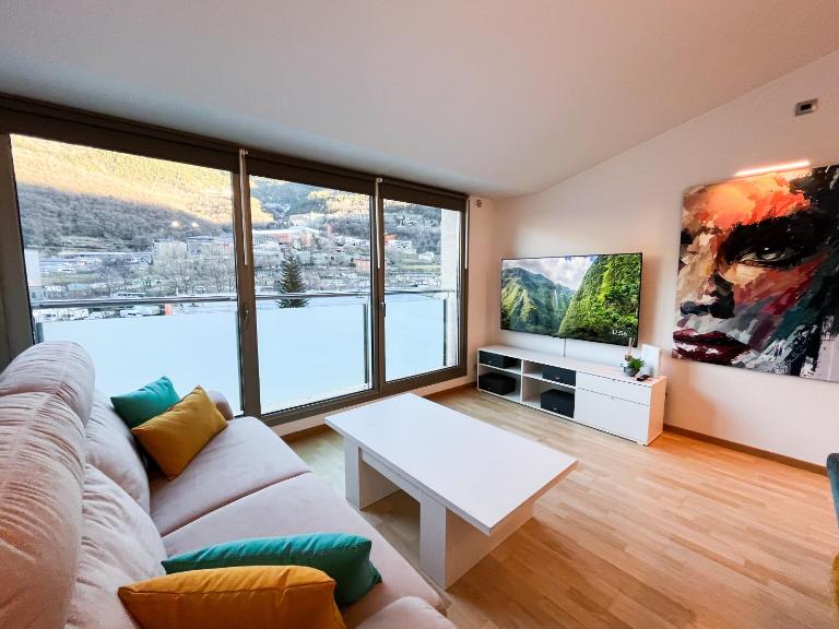 Vistas&Luz Zona Lycee 5 minutos al centro l by BonesVacances - Bed and Breakfast Andorra la Vella