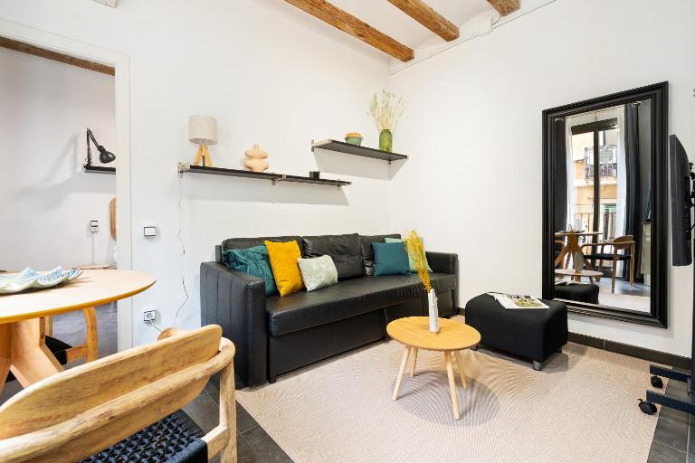 Lodging Apartments Almirall Beach 22 - Ferienwohnung Barcelona