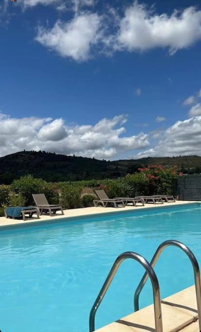 Cosy appartement entre vignes et garrigue avec piscine - Ferienwohnung Péret