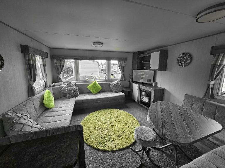 3 Bed Caravan - Near Beach 5 star reviews Wifi - Bed and Breakfast Cleethorpes
