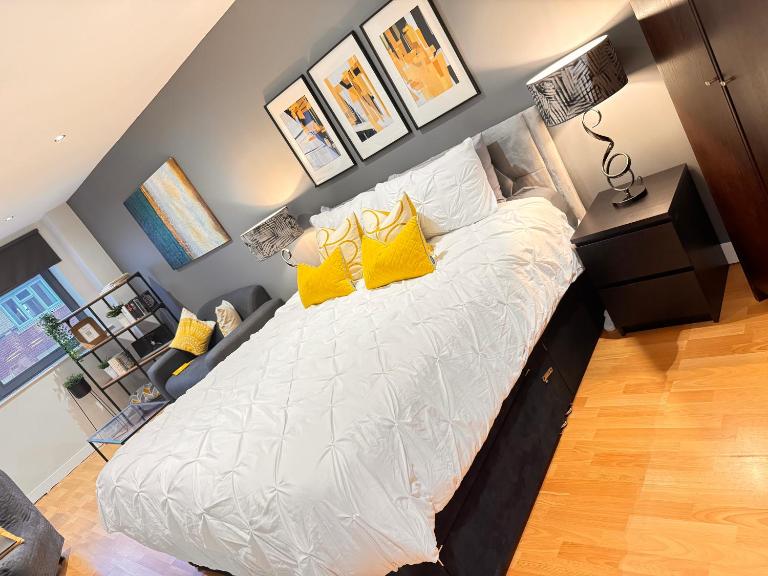 Perfectly Located City Centre Studio Apartment - West One with FREE WIFI, GYM ACCESS, NETFLIX - B&B Sheffield