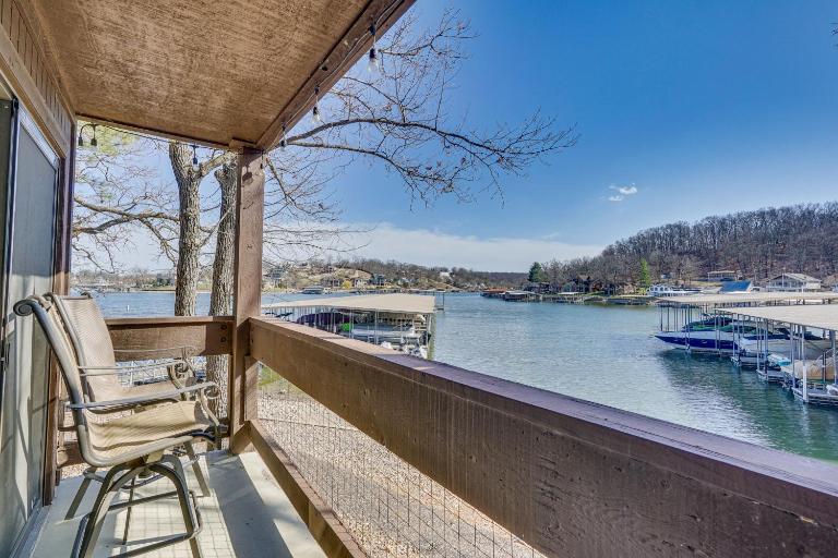 Lakefront Condo w/ Resort Amenities in Osage Beach - B&B Osage Beach