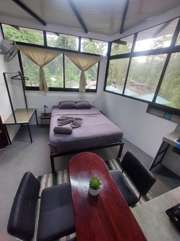 Villa Los Altos - Private Tree Suite Roof Top walk to Playa Chiquita - Ferienwohnung Cocles