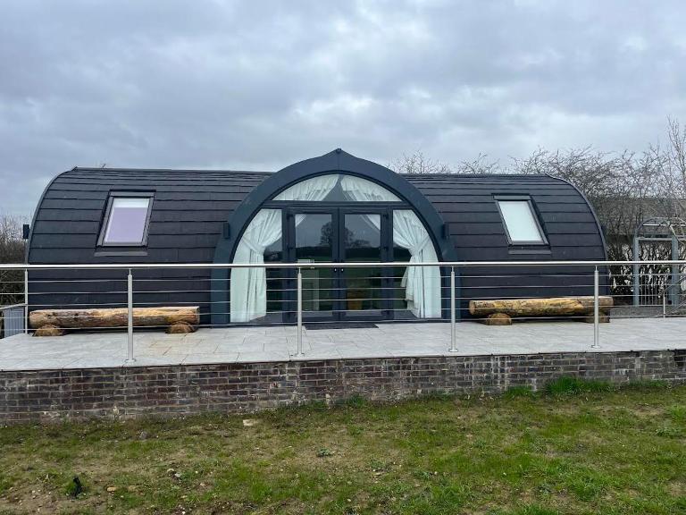 The Pod @ Cold Comfort Farm - B&B Hinckley