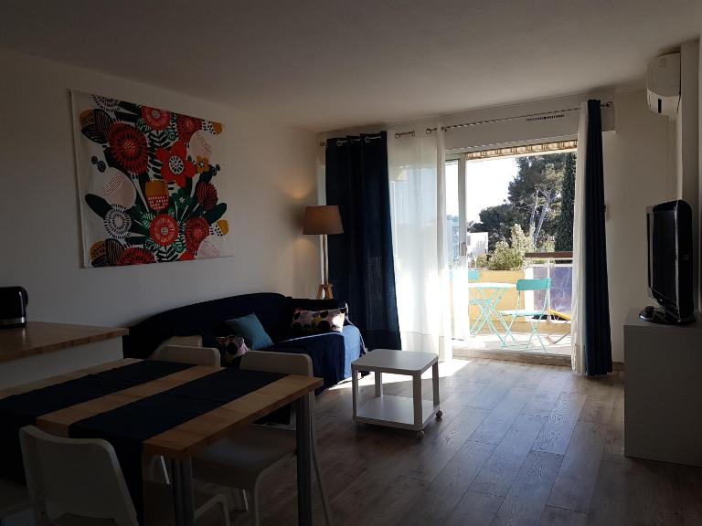 Grand T2, 4 personnes, Clim, Parking, Proche centre - B&B Sanary-sur-Mer